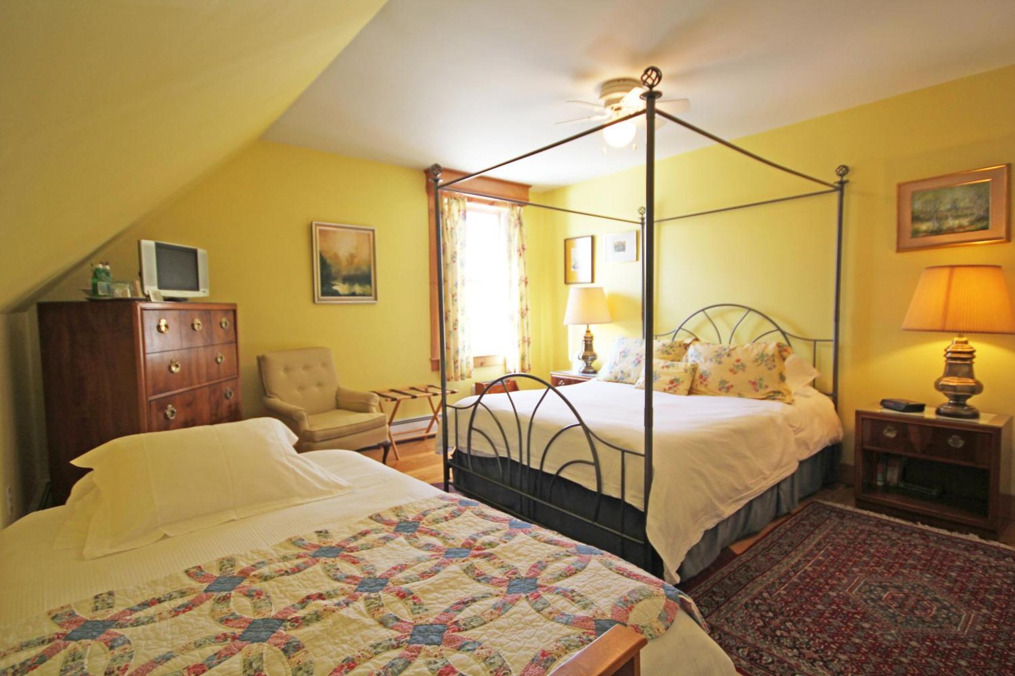 Highland Lake Inn Andover Ruang foto