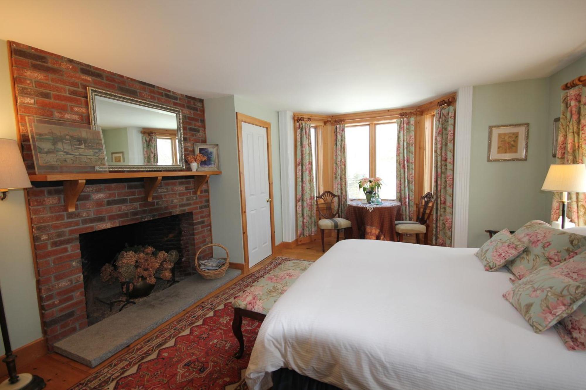 Highland Lake Inn Andover Ruang foto